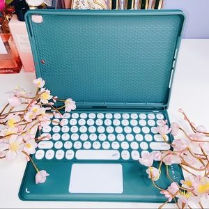 iPad 9.7 Smart Keyboard Case